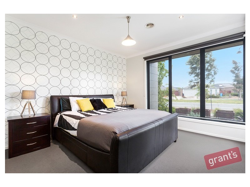 30 Mountain View Boulevard, Cranbourne North VIC 3977