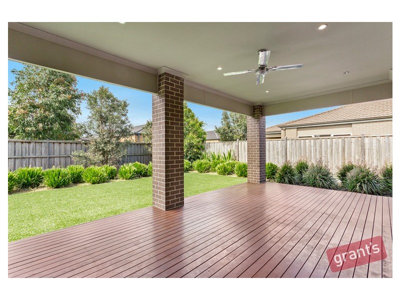 30 Mountain View Boulevard, Cranbourne North VIC 3977