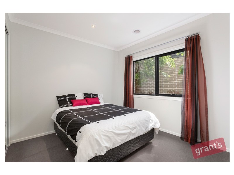 30 Mountain View Boulevard, Cranbourne North VIC 3977