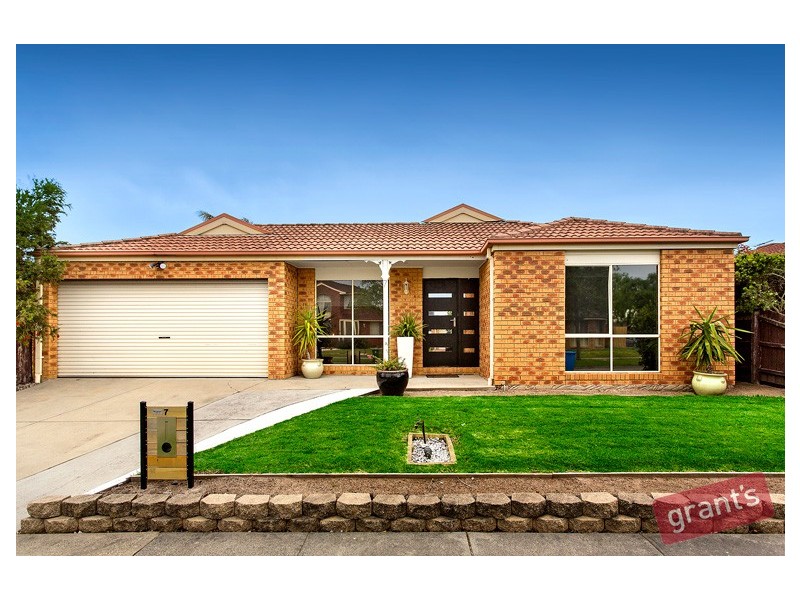 7 Highland Crescent, Narre Warren South VIC 3805