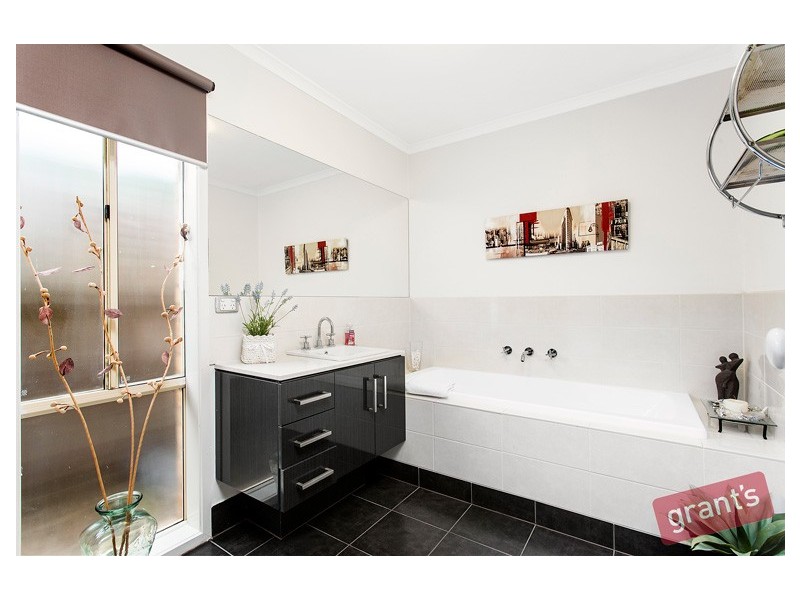 7 Highland Crescent, Narre Warren South VIC 3805