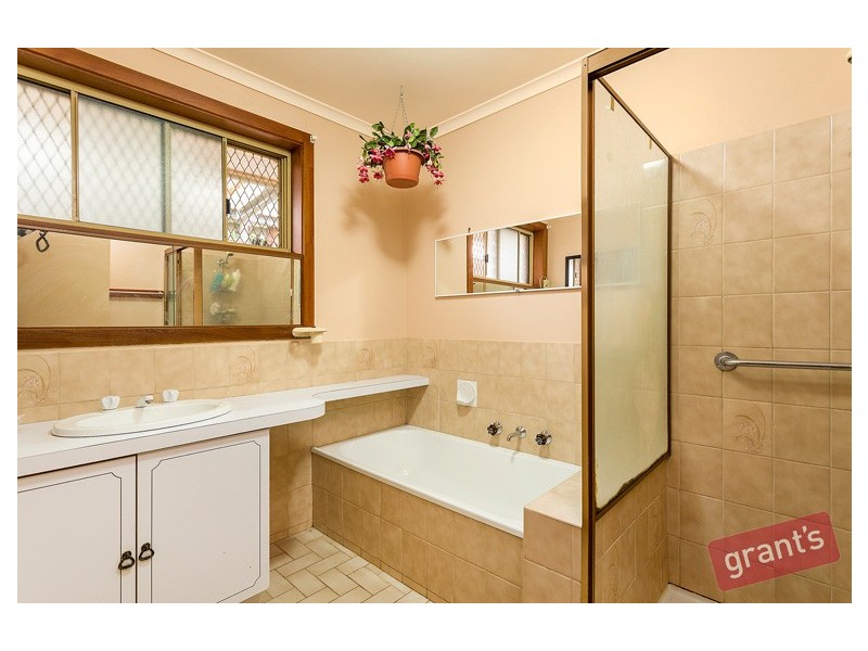 97 Gleneagles Drive, Endeavour Hills VIC 3802