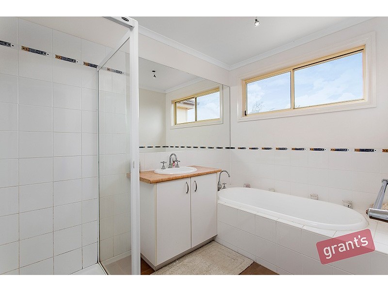27 Amhurst Drive, Narre Warren South VIC 3805