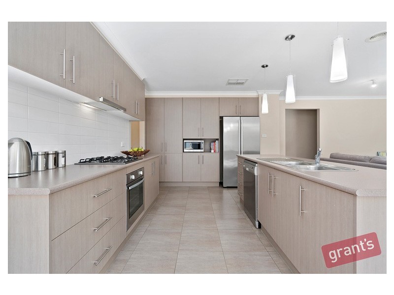 15 Superior Waters, Pakenham VIC 3810