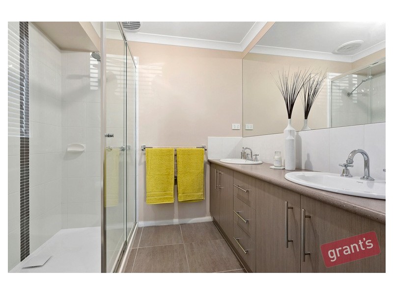 15 Superior Waters, Pakenham VIC 3810