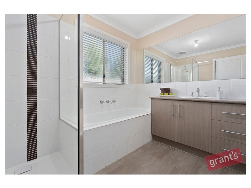 15 Superior Waters, Pakenham VIC 3810