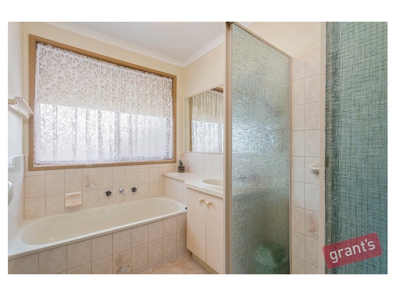 2/9 Southwell Close, Endeavour Hills VIC 3802