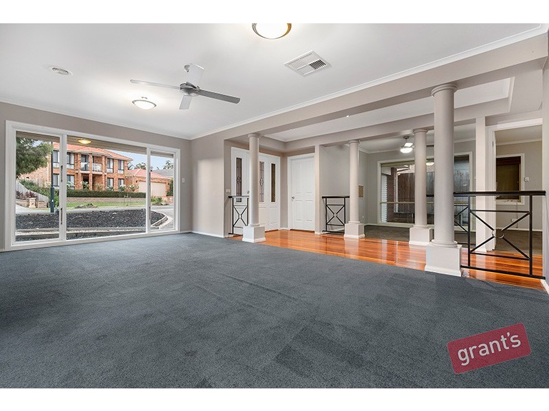 17 Cobbler Grange, Lynbrook VIC 3975