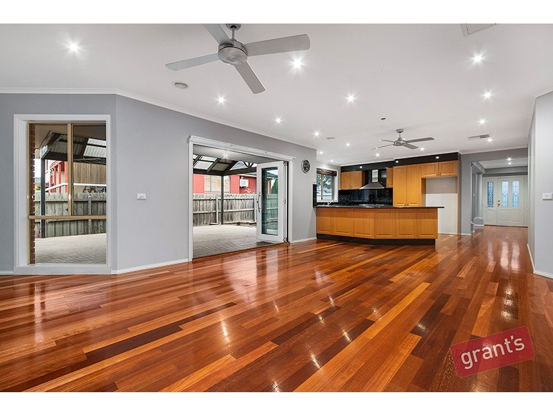 17 Cobbler Grange, Lynbrook VIC 3975