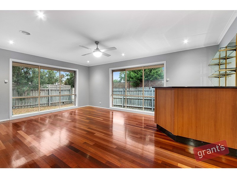 17 Cobbler Grange, Lynbrook VIC 3975