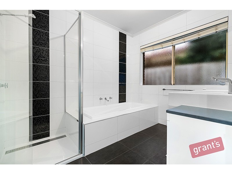 17 Cobbler Grange, Lynbrook VIC 3975