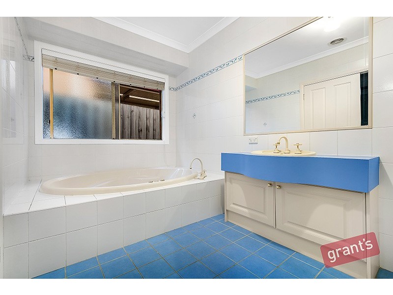 17 Cobbler Grange, Lynbrook VIC 3975