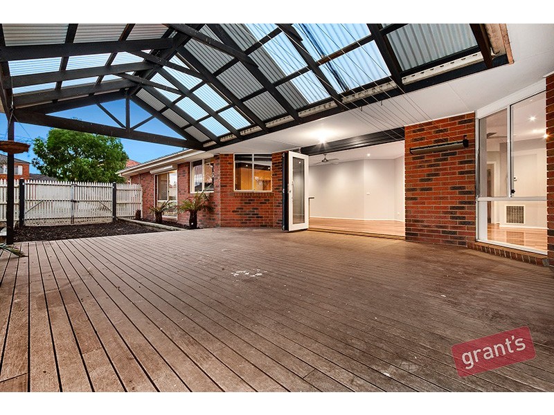 17 Cobbler Grange, Lynbrook VIC 3975