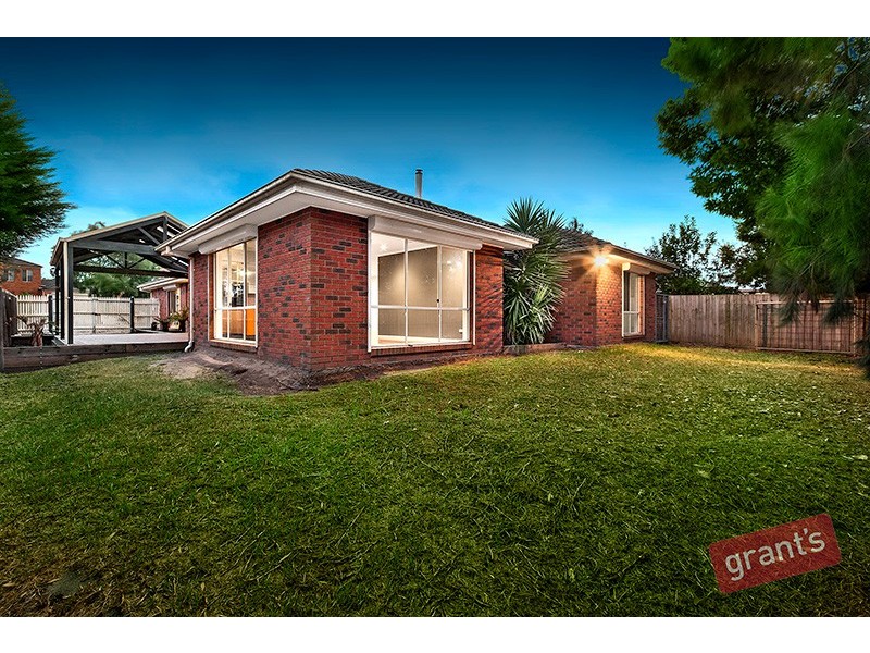 17 Cobbler Grange, Lynbrook VIC 3975