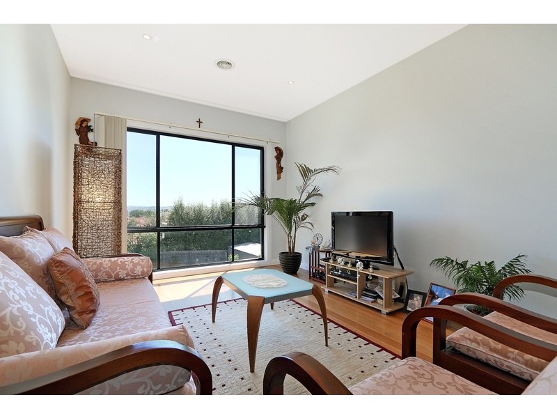 6 Hunt Club Road, Narre Warren South VIC 3805