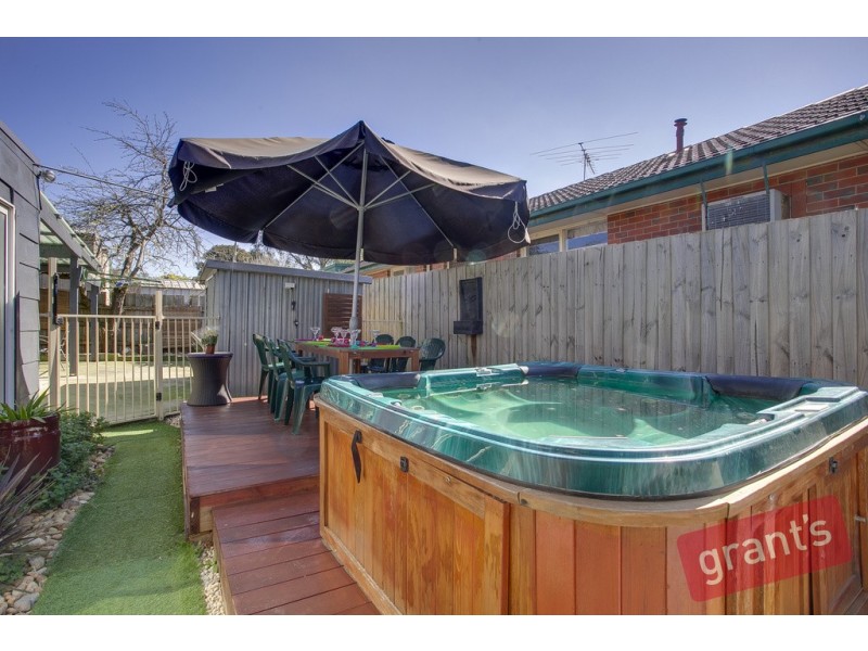 1 Westleigh Crescent, Narre Warren VIC 3805