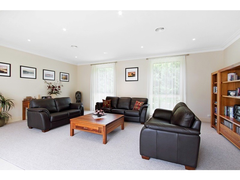 21-23 Carmen Crescent, Narre Warren North VIC 3804