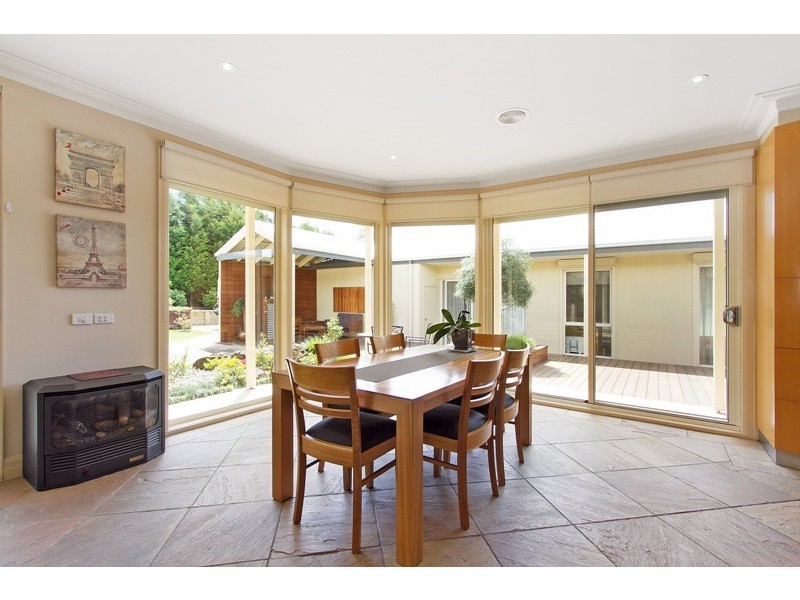 21-23 Carmen Crescent, Narre Warren North VIC 3804