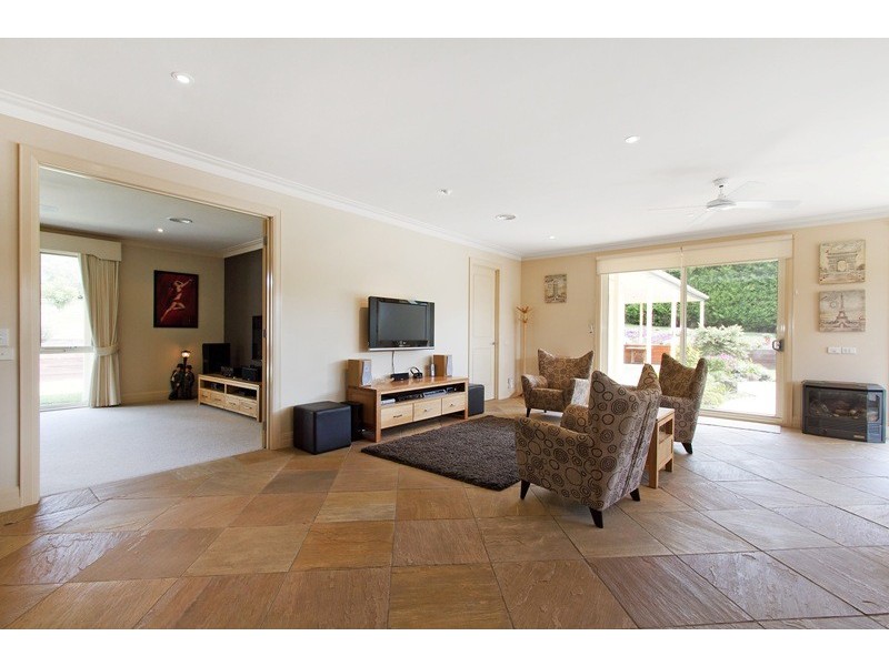 21-23 Carmen Crescent, Narre Warren North VIC 3804