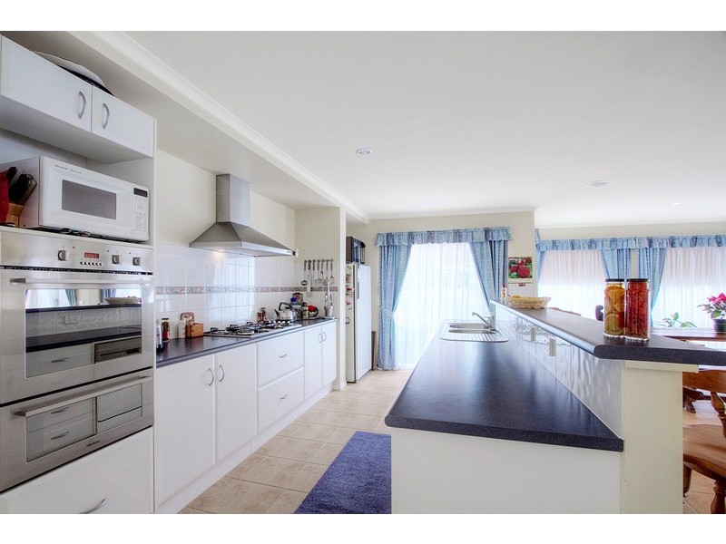 25 Cherry Tree Lane, Narre Warren VIC 3805