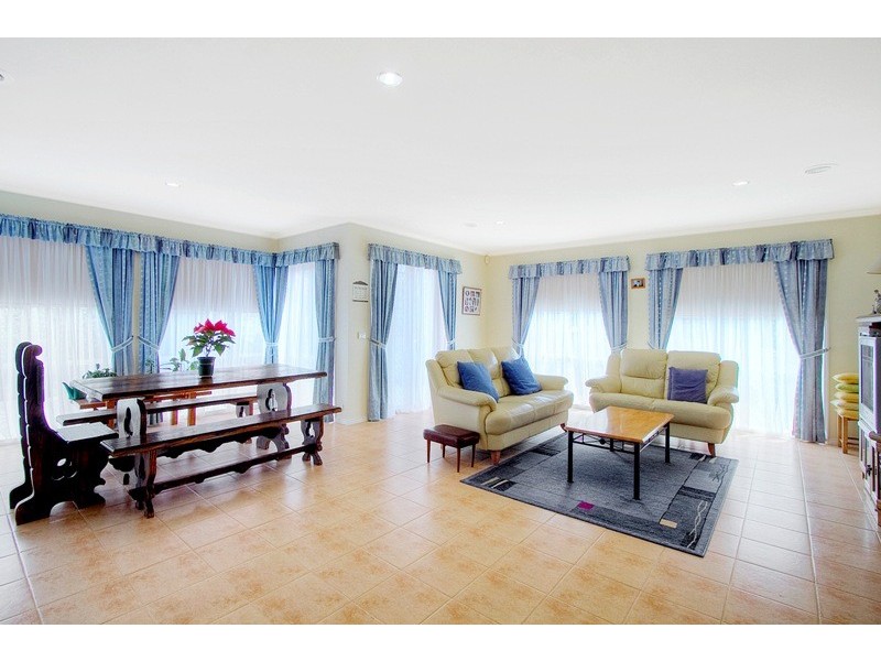 25 Cherry Tree Lane, Narre Warren VIC 3805