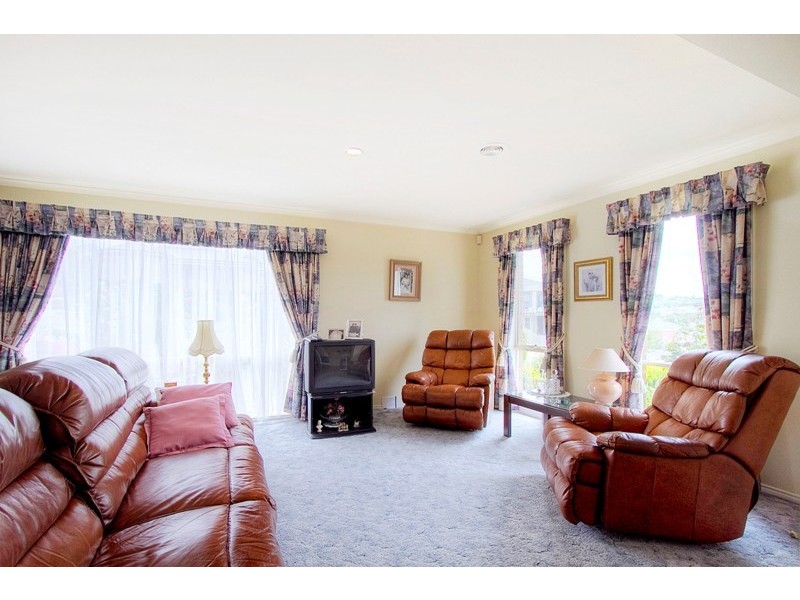 25 Cherry Tree Lane, Narre Warren VIC 3805