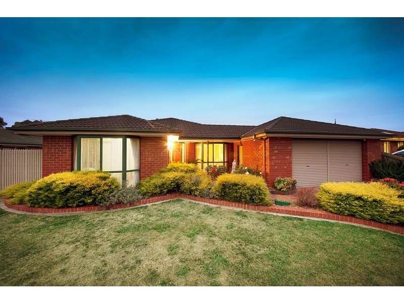 28 Sneddon Drive, Narre Warren South VIC 3805