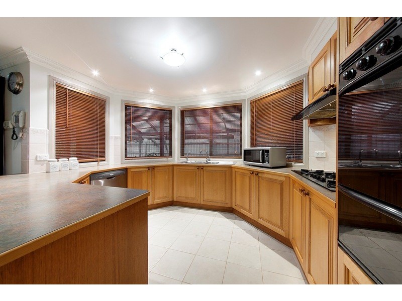 28 Sneddon Drive, Narre Warren South VIC 3805