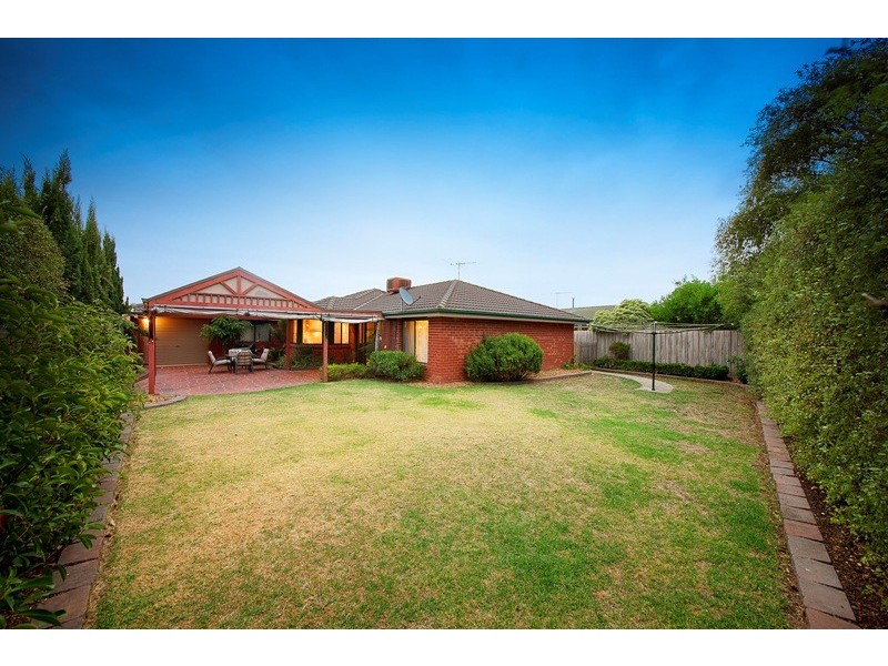 28 Sneddon Drive, Narre Warren South VIC 3805