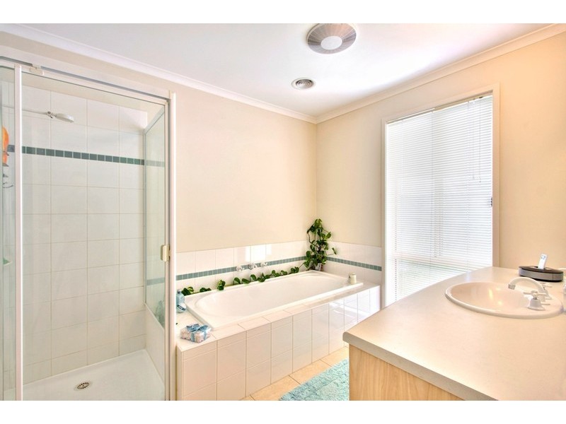 13 Shay Close, Narre Warren South VIC 3805