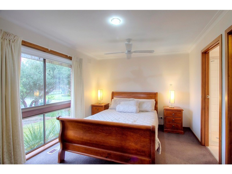 4 Fountain Drive, Narre Warren VIC 3805