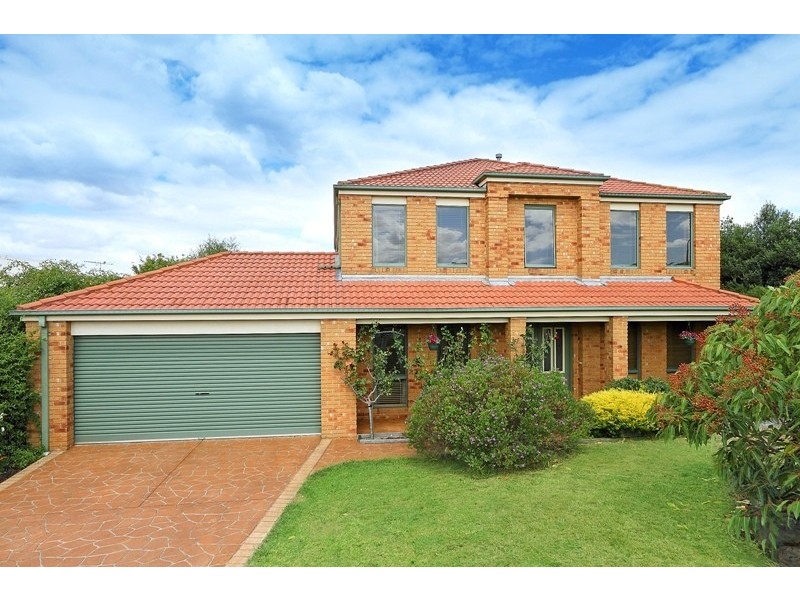 16 Minton Walk, Narre Warren South VIC 3805