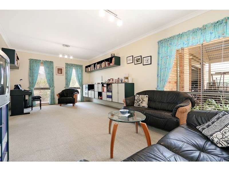 16 Minton Walk, Narre Warren South VIC 3805