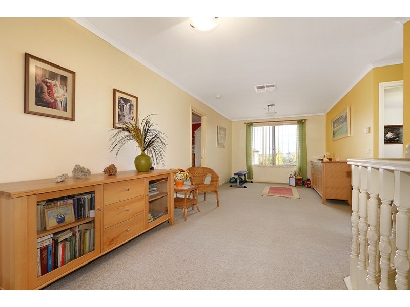 16 Minton Walk, Narre Warren South VIC 3805