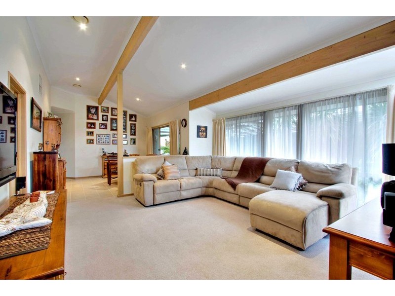 8 Clement Court, Narre Warren South VIC 3805