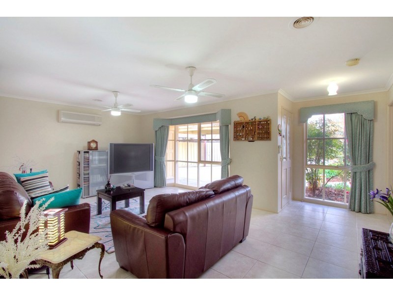 2 Glen Court, Narre Warren VIC 3805