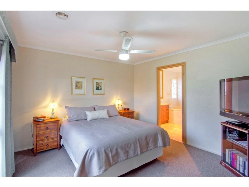 2 Glen Court, Narre Warren VIC 3805