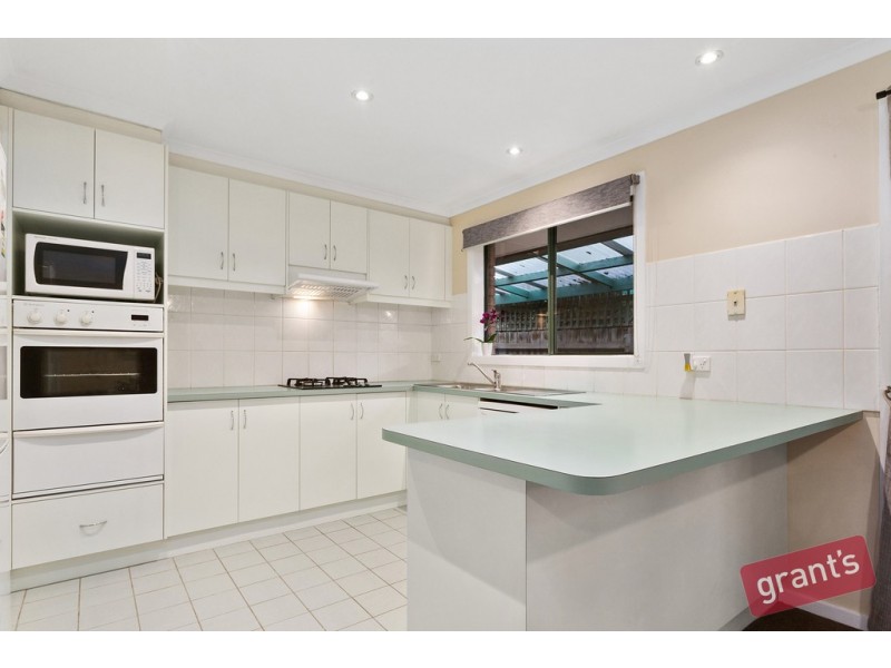 8 Onyx Court, Narre Warren VIC 3805