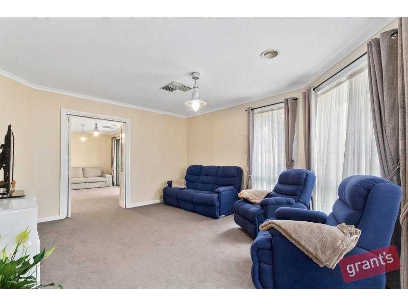 8 Onyx Court, Narre Warren VIC 3805