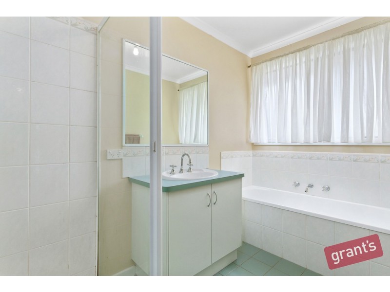 8 Onyx Court, Narre Warren VIC 3805