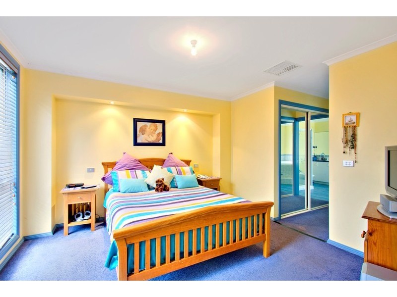 2 The Elms, Narre Warren VIC 3805