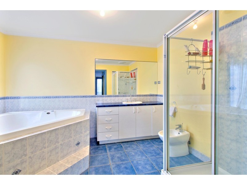2 The Elms, Narre Warren VIC 3805