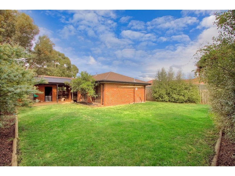 9 Swan Court, Narre Warren South VIC 3805