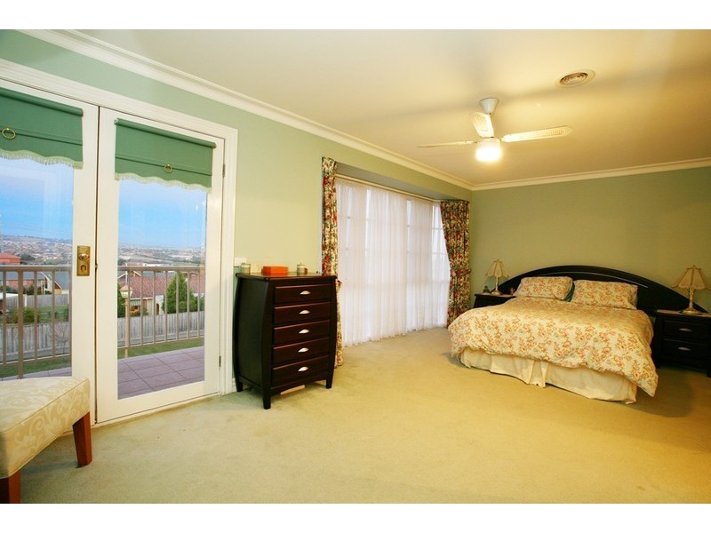 82-84 St Helens Crescent, Narre Warren North VIC 3804