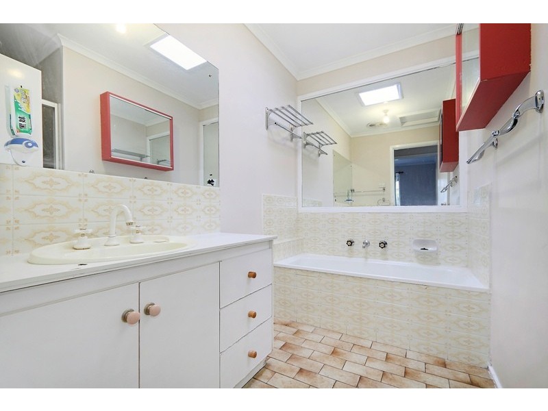 12 Bradley Terrace, Narre Warren VIC 3805