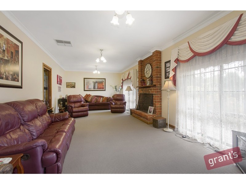 19 Eden Grove, Narre Warren South VIC 3805