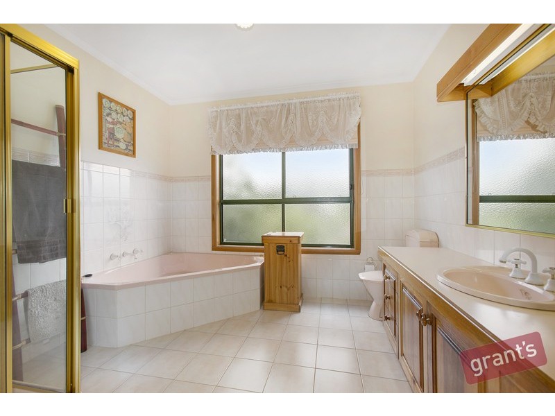 19 Eden Grove, Narre Warren South VIC 3805