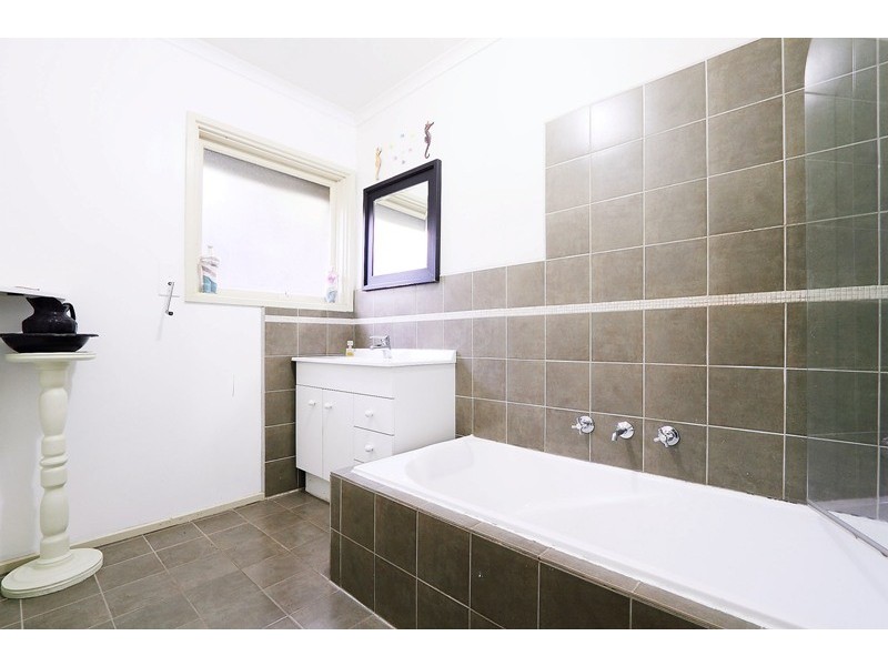 118 Sweeney Drive, Narre Warren VIC 3805