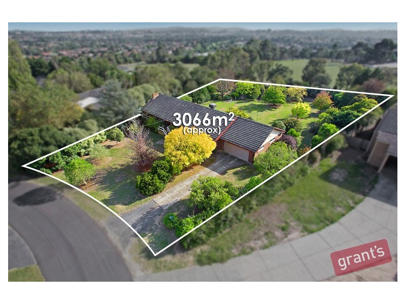 16 Sylvanwood Crescent, Narre Warren VIC 3805