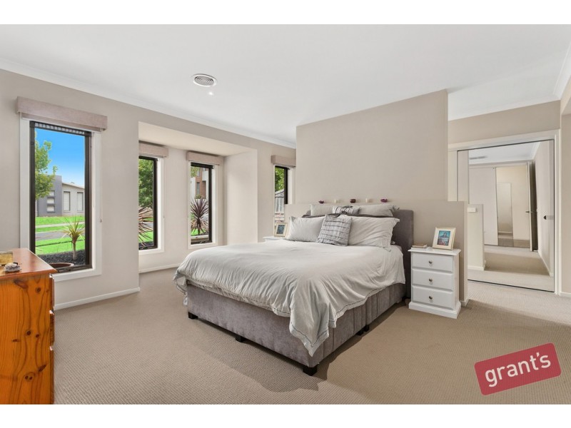 8 Avenview Drive, Narre Warren North VIC 3804